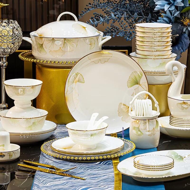 Elegante Set di Porcellane Cinesi Bordate d'Oro