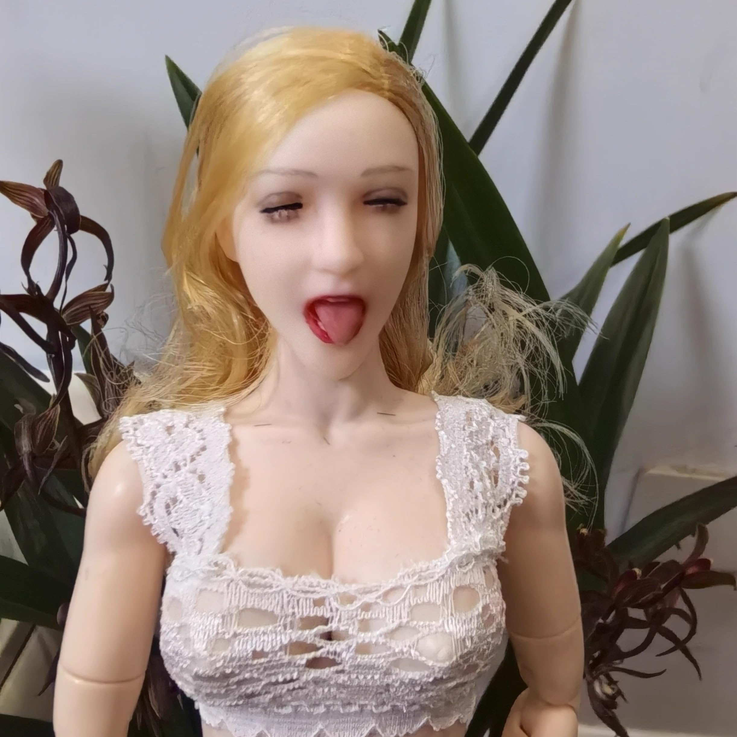 

Игрушки и Хобби масштабная фигурка, совместимая с TBLeague и другими, жемчужно-белая, с закрытыми глазами и высунутым языком, пермская, длинная, красивая, азиатская