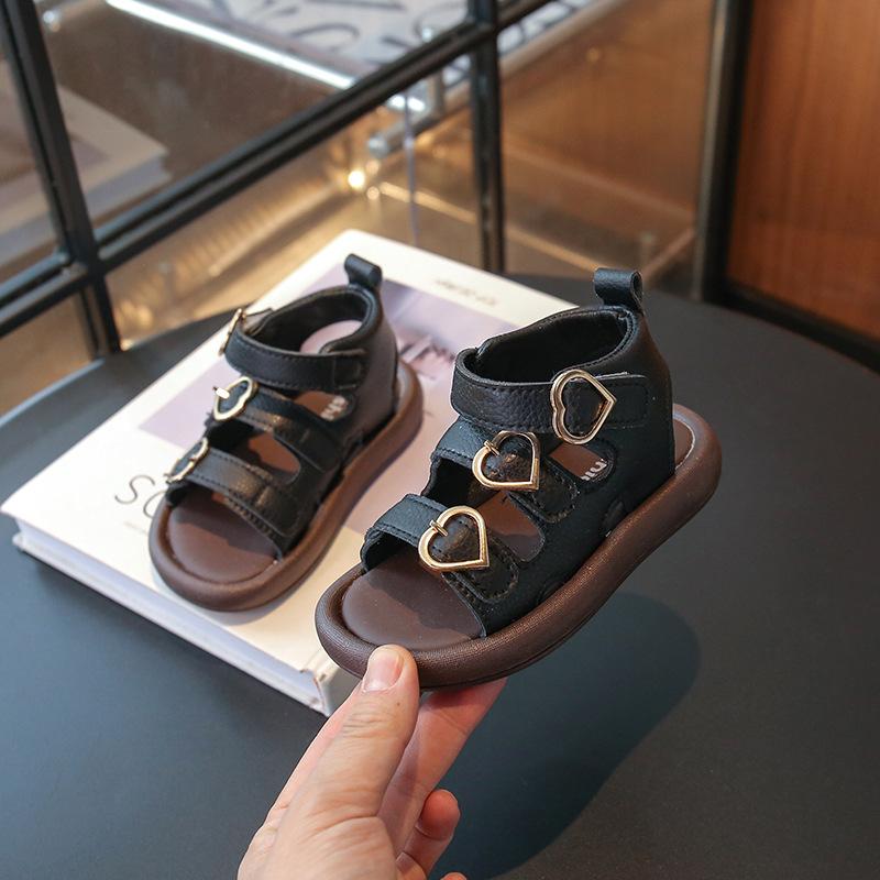 Girls Sandals Pu Leather Soft Sole Kids Princess Shoes Versatile Love Heart Sweet 2025 Summer Toddler Beach Shoes Roman Style