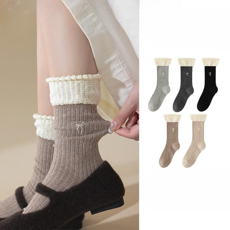 Female Autumn and Winter Bow Embroidery Lace Sweaty Breathable College Wind Tube Cotton Socks