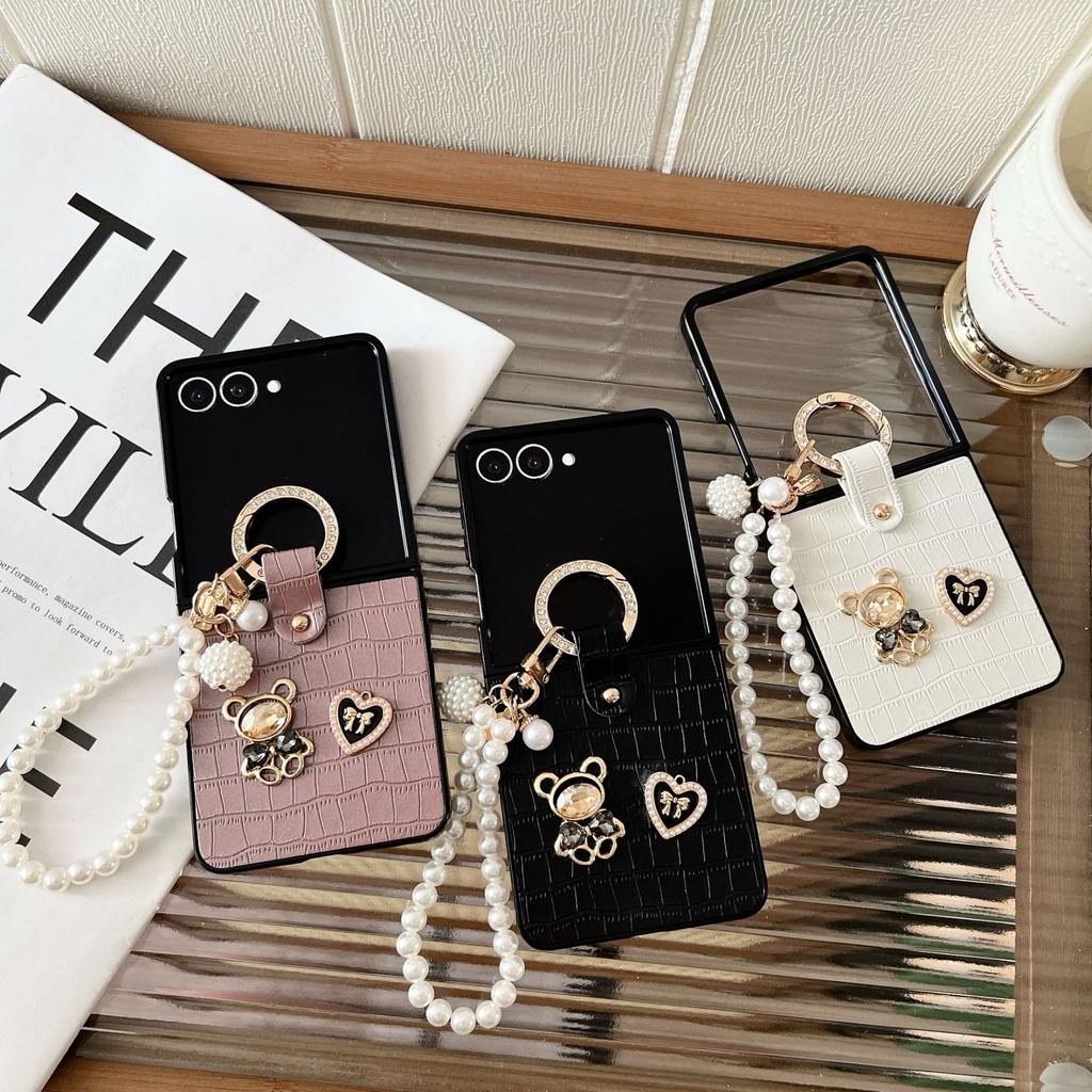 Crocodile Pattern PU Leather Phone Case for Samsung Z Flip7/6 3/4/5 Bear Bracelet Hand Carry Ring All-Inclusive Protective Cover