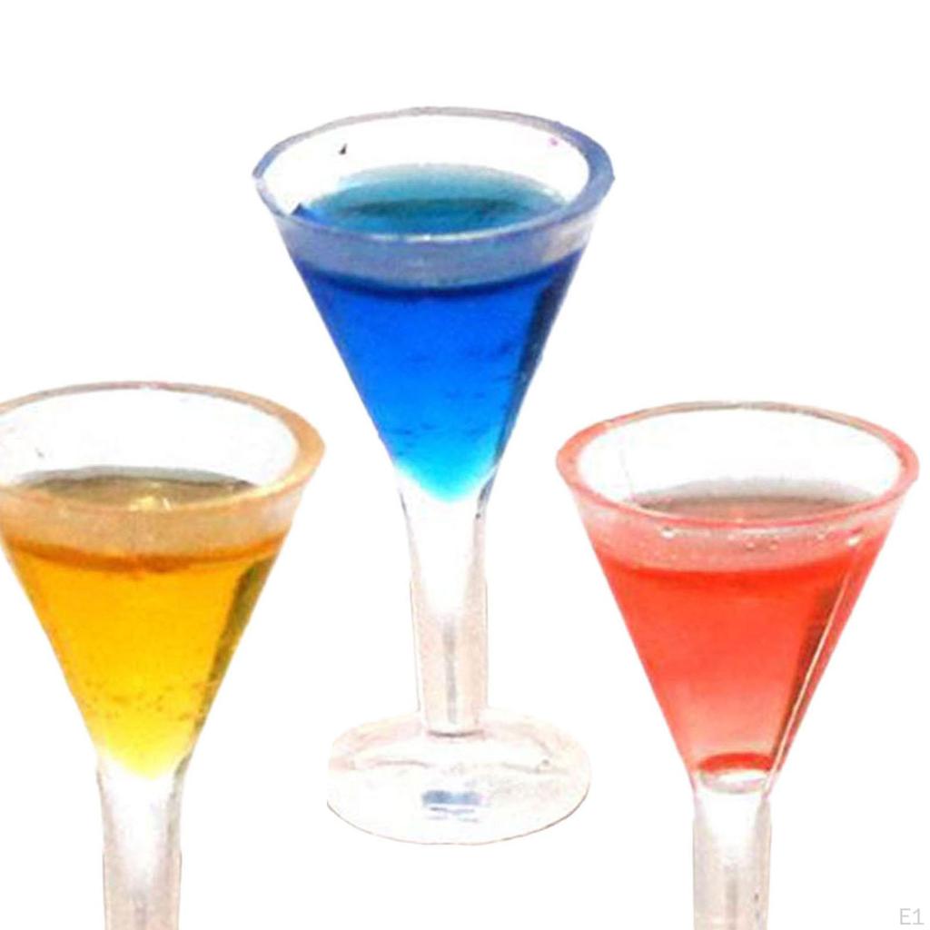 3 Pieces 1/12 1/6 Doll House Triangle Cocktail Glass Goblet, Simulation Resin Toy, for Dollhouse