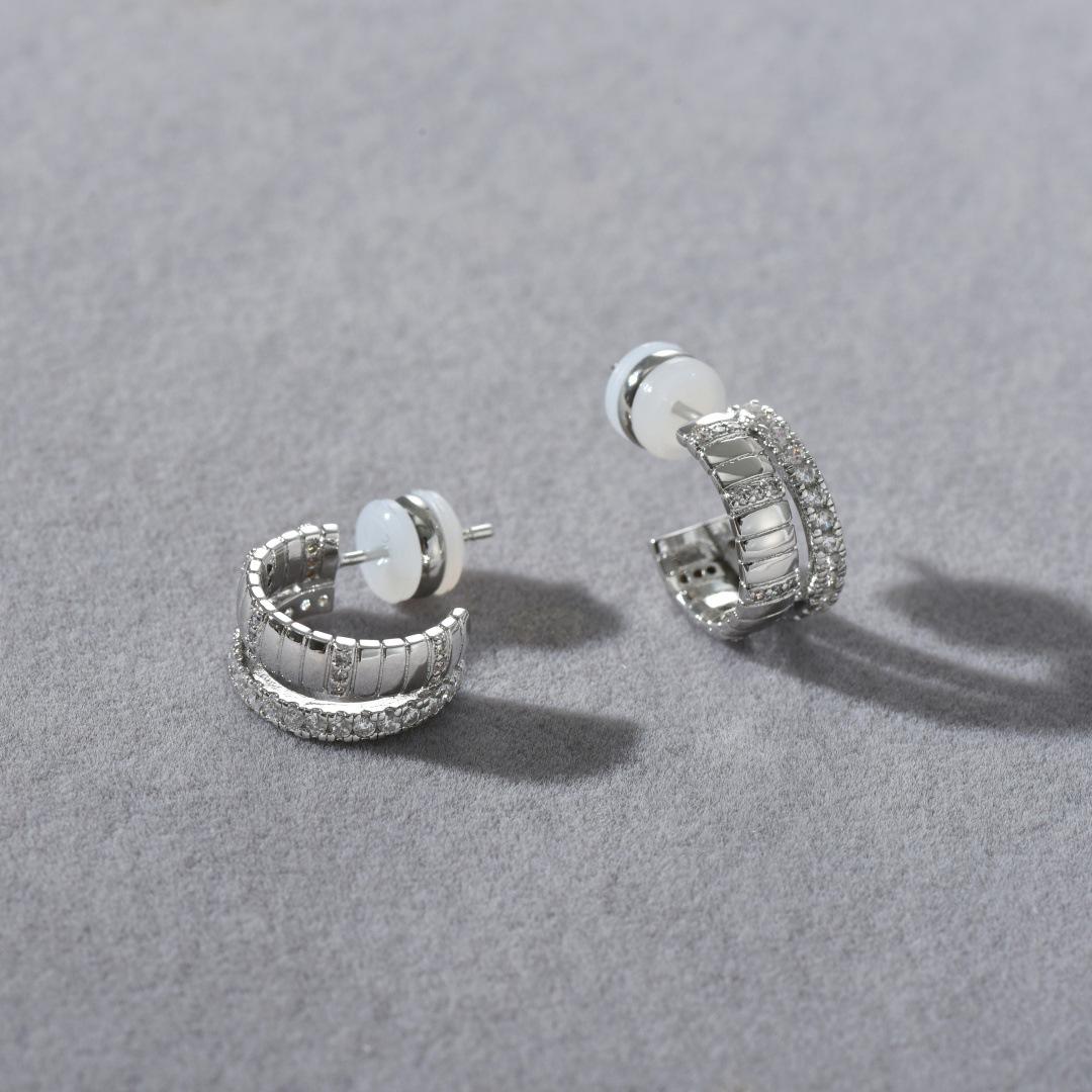 

Fashion Commuter High-End Striped Zircon Earrings S925 Silver Needle Stud Earrings Retro Light Luxury Simple Earrings