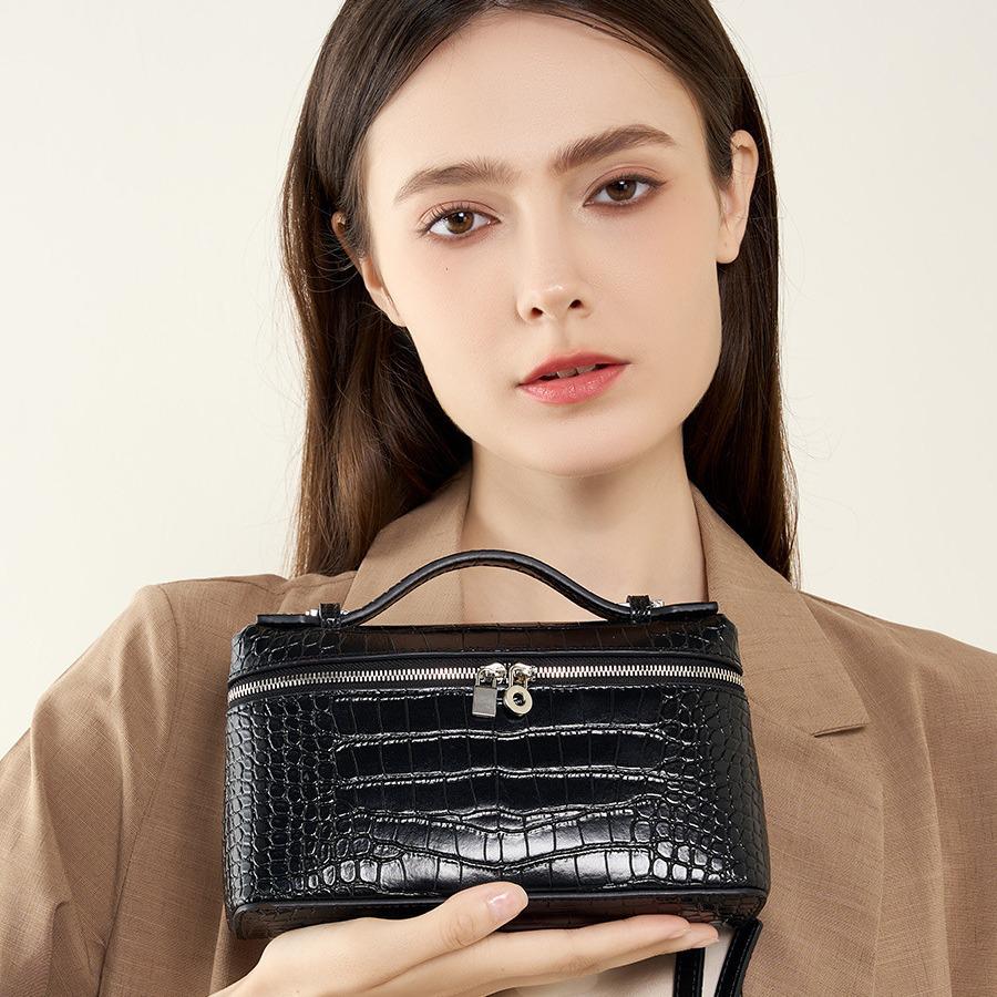 2024 Crocodile Pattern Genuine Leather Shoulder Bag: High-End Cowhide Lunch Box and Handbag for Women