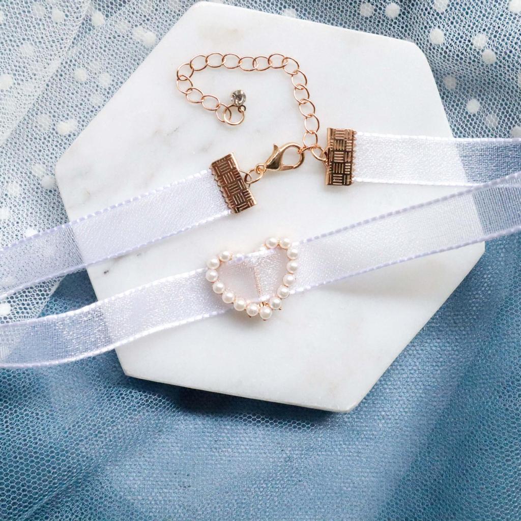 Weihnachts-Herzanhänger Choker-Halskette für Damen – Weiße Schlüsselbeinkette mit Nischendesign