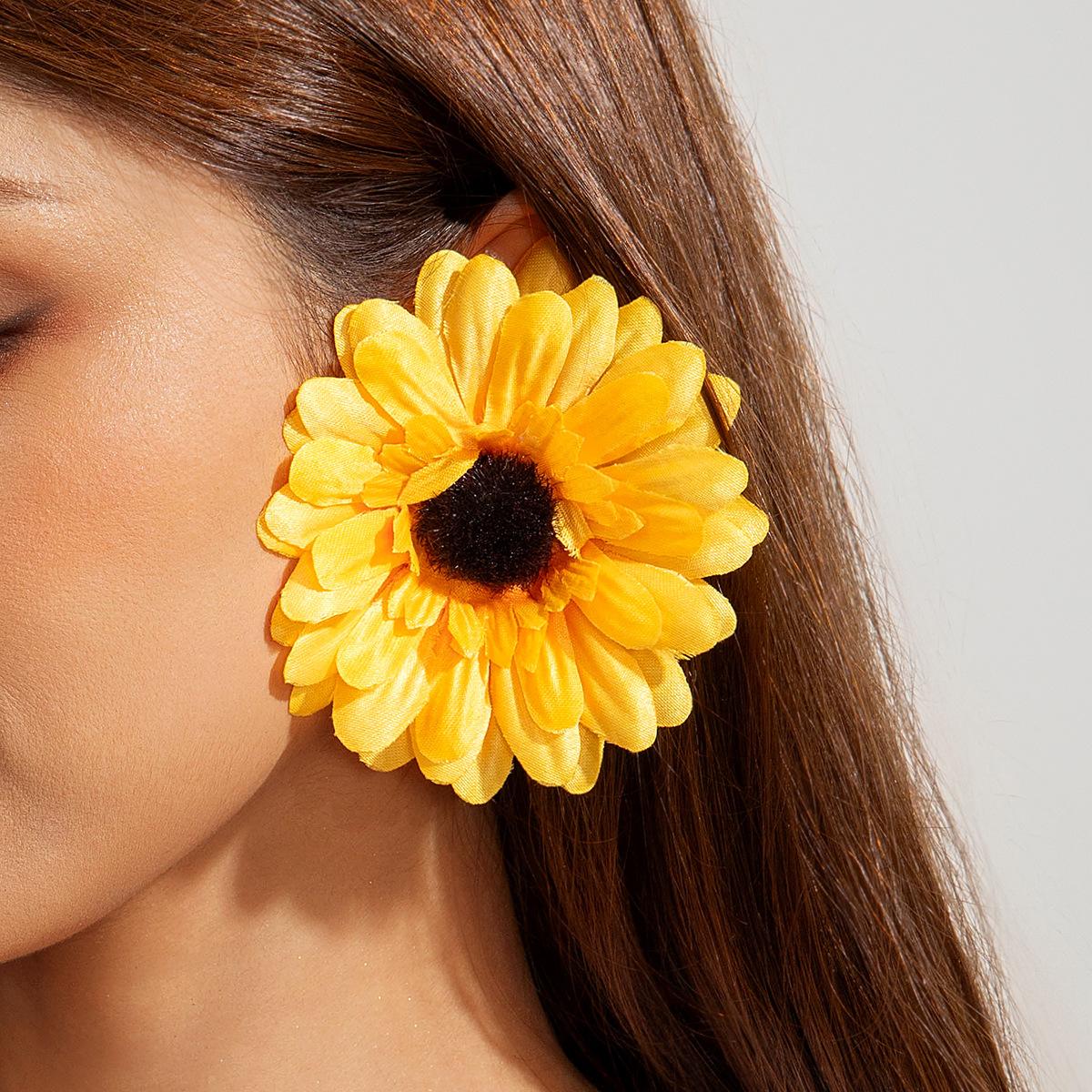 

Геометрическое ожерелье с подвеской из больших и маленьких квадратов One size