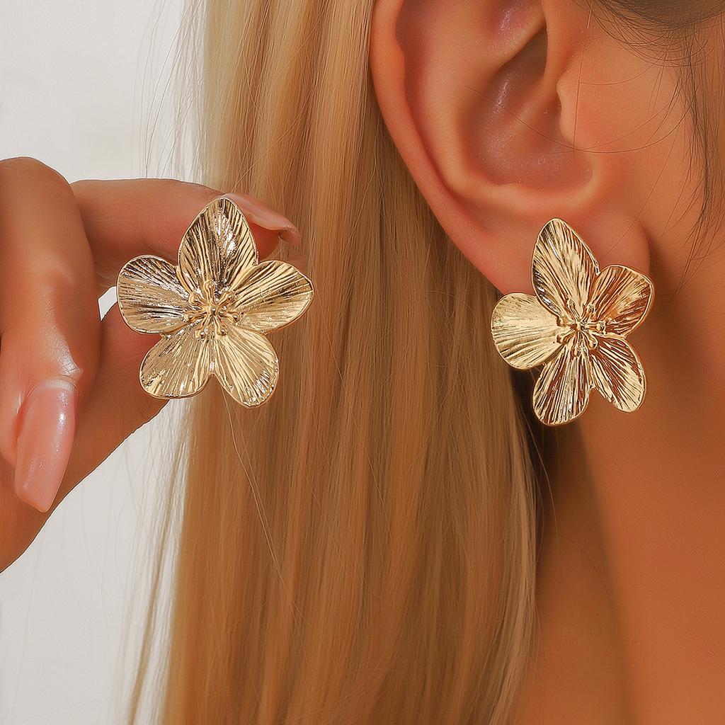 Vintage Red Dripping Oil Flower Stud Earrings for Women Fashion Metal Six Petal Flower Earrings Luxury Casual Party Jewelry Gift