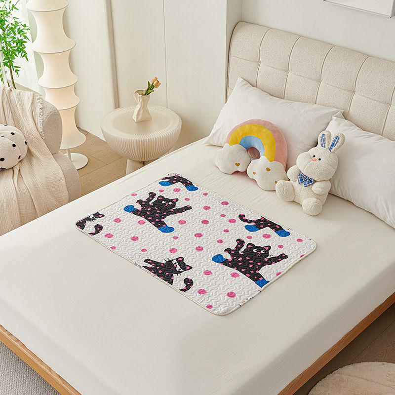 Reversible Cartoon Crawling Mat & Breathable Menstrual Pad for Dorms and Cribs