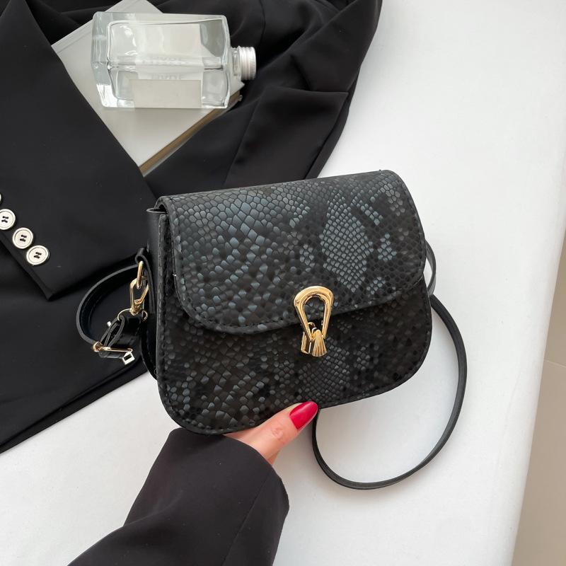 Damenhandtasche im ausländischen Stil mit Webmuster, Frühjahr 2025, schlichte kleine quadratische Tasche, modische einfarbige Retro-Umhängetasche mit Verschluss, Schultergurt