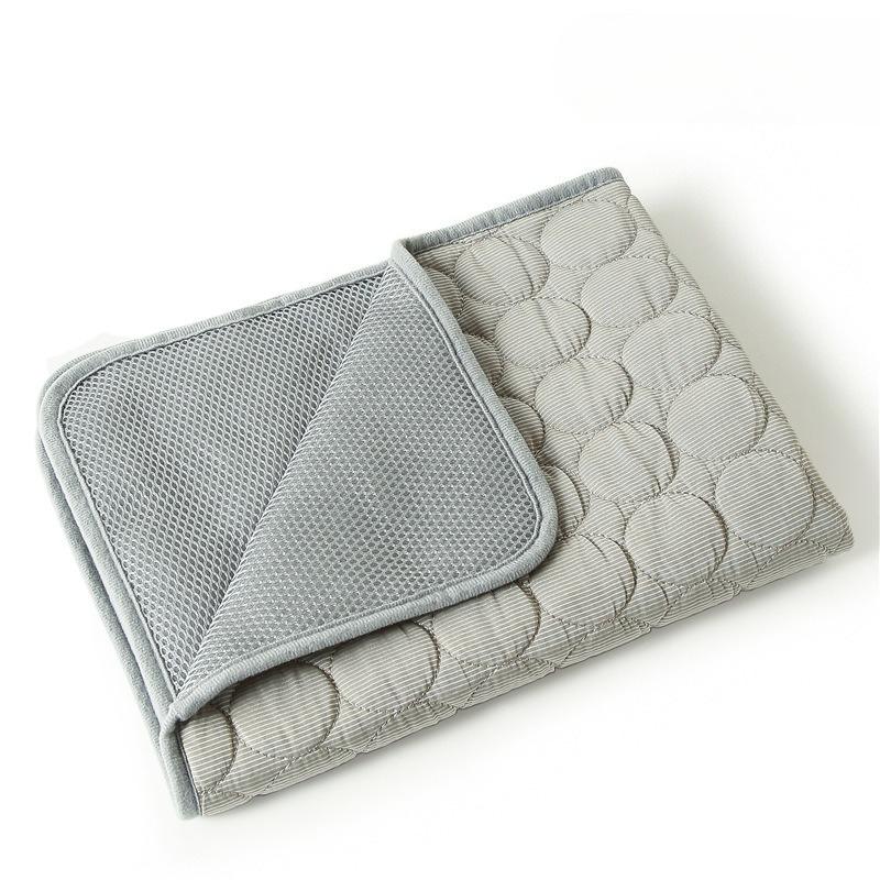 Summer Ice Mat Pet Soft and Breathable Pet Ice Mat Summer Cool Dog Mat Cat Dog Mat Breathable and Non Slip Mattress Pet Supplies