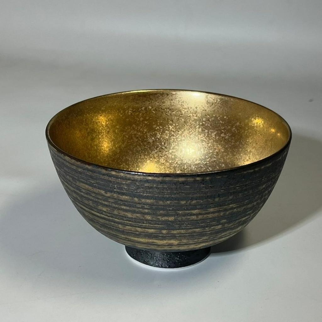 Japanese Tosai Arita Rice Shop Toetsu Kiln Gold Lacquered Rice Bowl (Large)