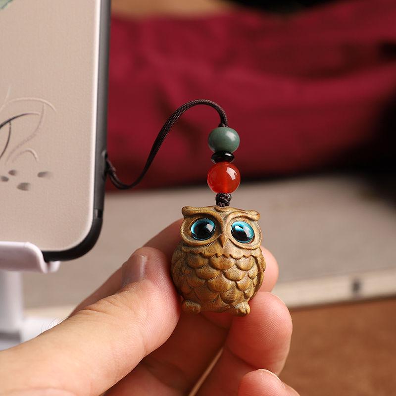 Creative Green Sandalwood Owl Keychain Pendant for Men, Women, and Couples