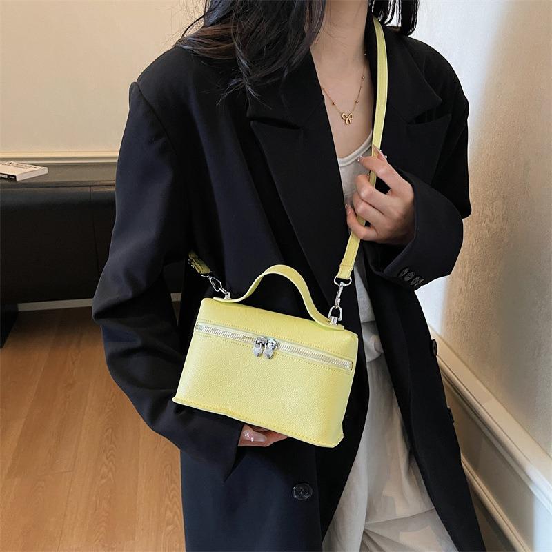 Spring new small exquisite bag women's high-end sense portable lunch box versatile hand carry messenger bag single shoulder