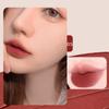 HEY.YUE Air Soft Matte Velvet Whitening Rtěnka je přirozeně nelepivá a není snadné ji přilnout k bahnu na rty