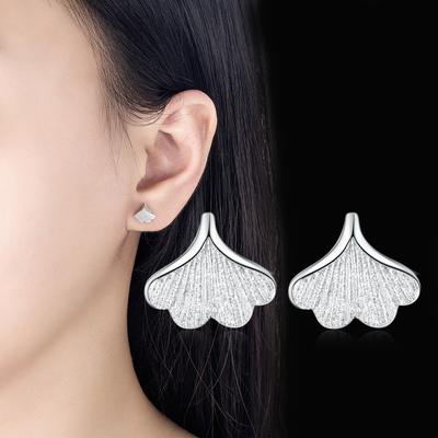 Niedliche Ginkgoblatt-Ohrringe Weiblicher Mori-Temperament Vielseitige Ohrringe Klein Frisch Mini Kleine Ginkgoblatt-Ohrringe