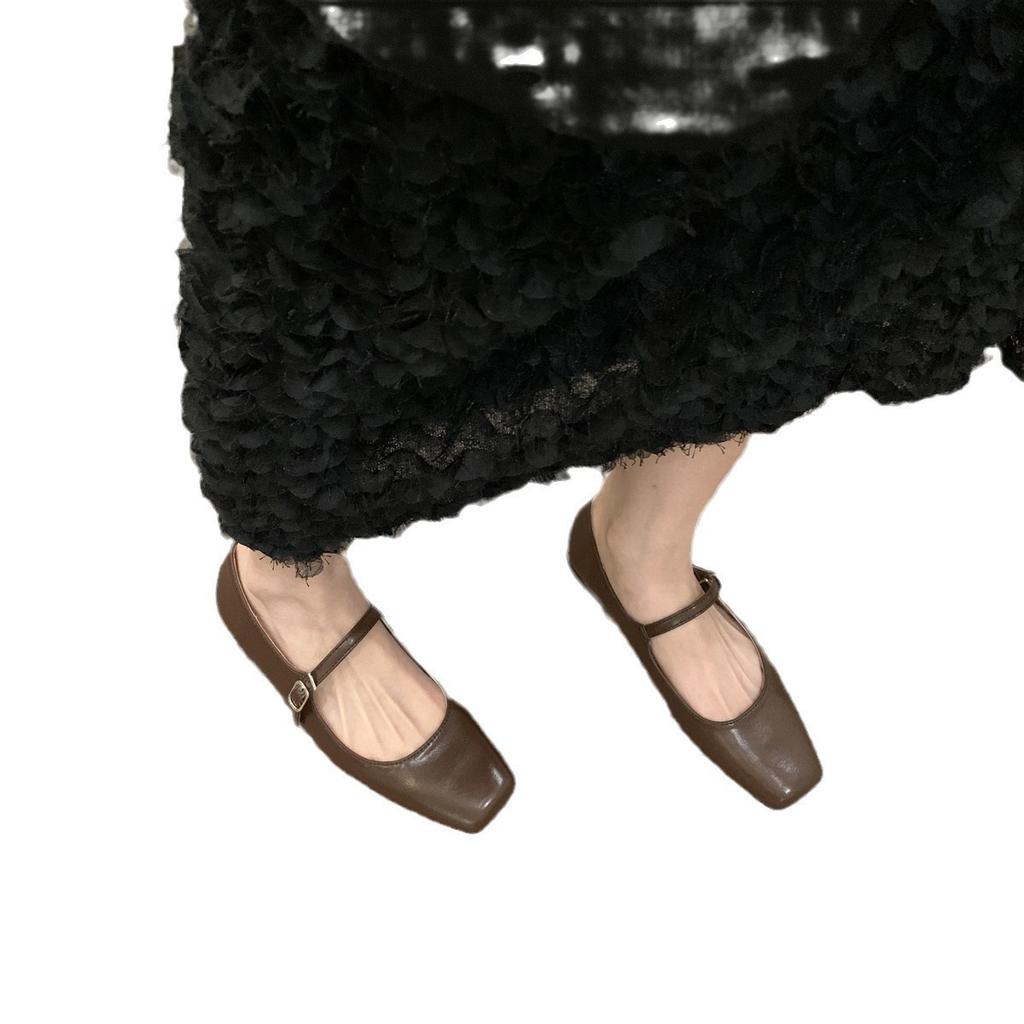 Scarpe basse a tacco spesso Mary Jane da donna con punta quadrata retrò bocca bassa versione coreana stile fata delicata nuove primavera e autunno 2024