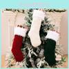 Elegante gestrickte Weihnachtsstrümpfe mit weißem Plüschbesatz, perfekt zum Verschenken in der Ferienzeit