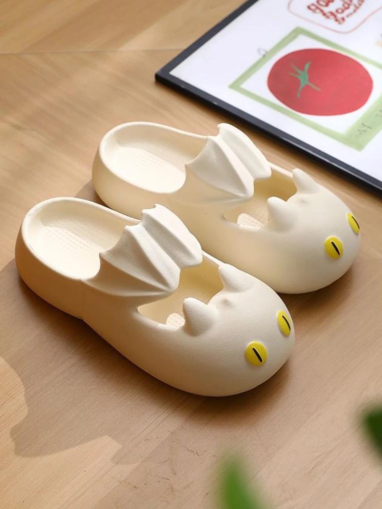 Fashion Thick On Beach Slides Comfortable Elegan Summer 2025 Top Designs Women's Slippers and Ladies Sandals New Collection Unique Shoes