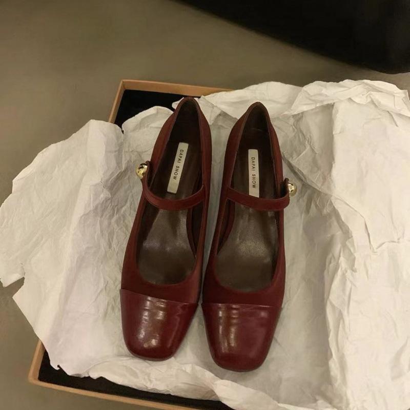 

Туфли Мэри Джейн на толстом каблуке красные женские туфли 2025 новая весна и осень квадратный носок французская весна с юбкой маленькие кожаные туфли 39