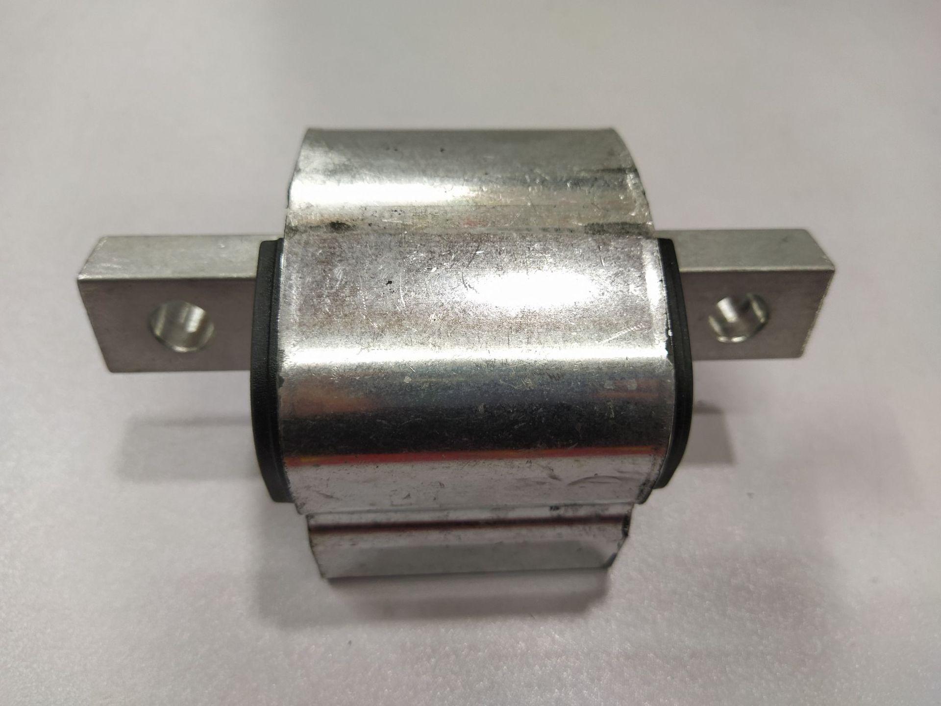 

Mercedes-Benz W205/W214 Опора коробки передач Подшипник трансмиссии 2052405300 Tan Fu Er