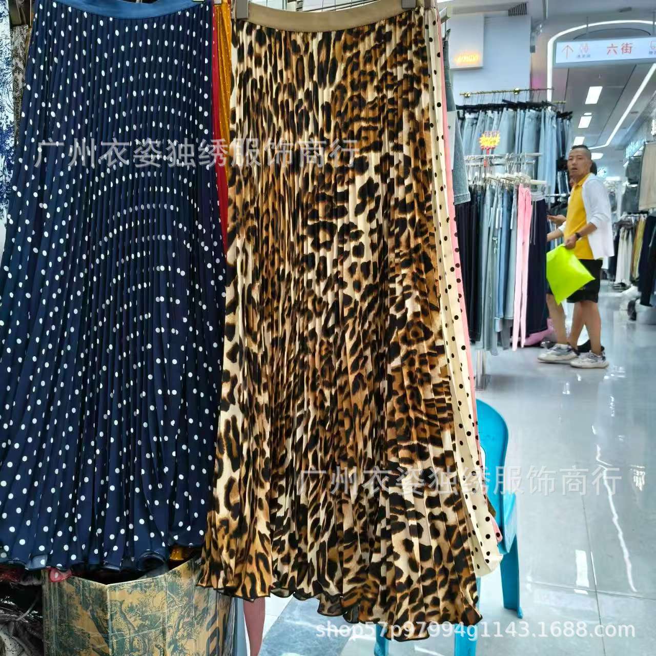 

CM Summer South Africa North America Polka Dot Skirt Classic Versatile Skinny Pleated Skirt Long Skirt Women one size fits all (skirt length 95cm)