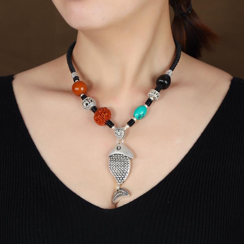 Retro imitation silver jewelry short collarbone chain women's Tibetan silver beeswax necklace sweater chain cotton and linen accessories pendant