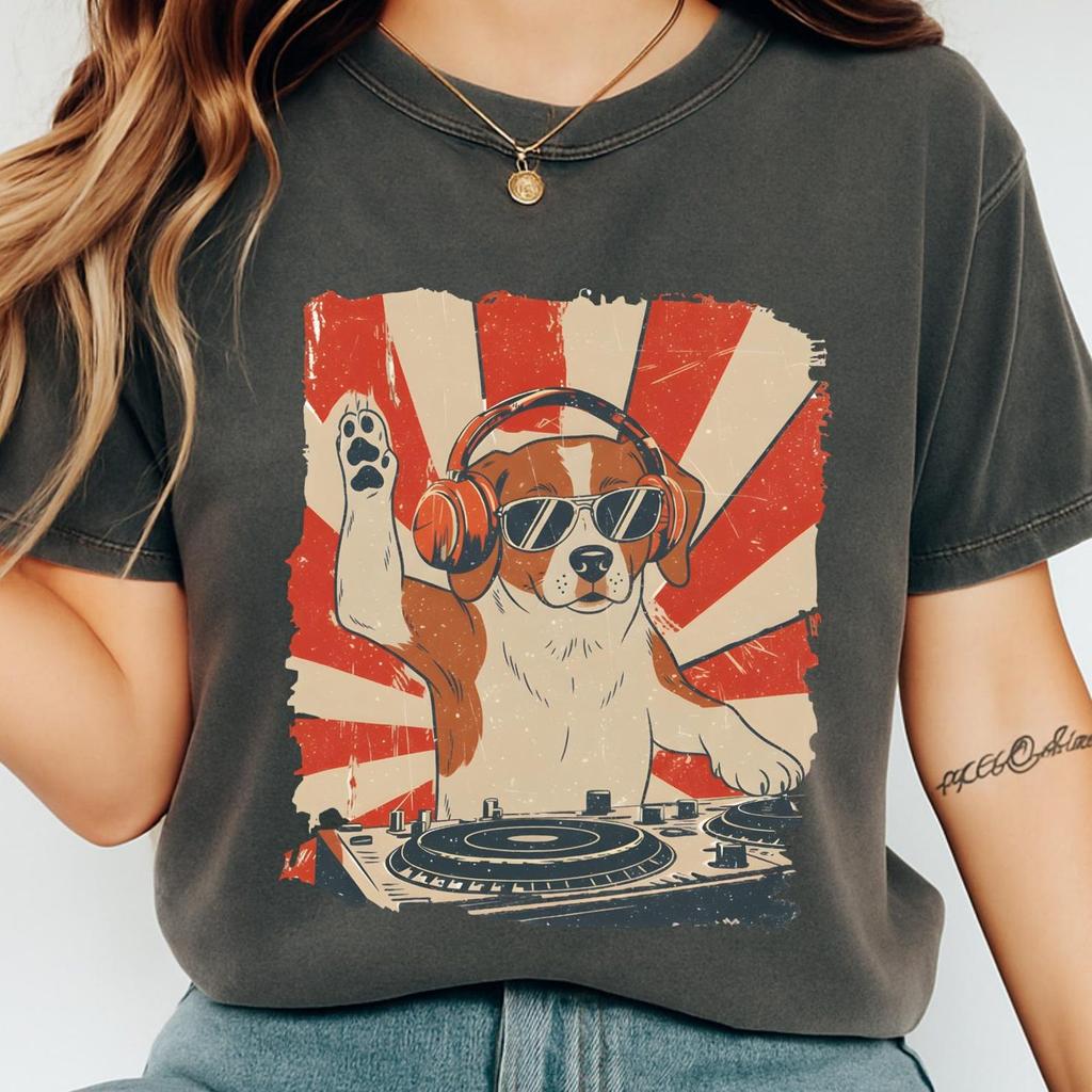 Funny DJ Dog With Headphones Shirt for Music Lovers – Cute Animal DJ Tee, Retro Dog DJ Graphic T-Shirt, Fun Music Festival and Party Gift