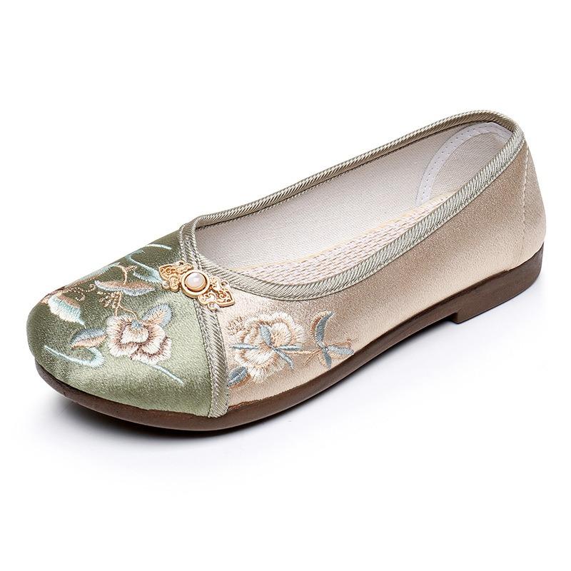 Old Beijing embroidery flat-soled forged cloth shoes fashionable antique Hanfu shoes flat-soled soft-soled embroidered women's shoes