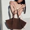 Retro-Flügeltasche: Modische Damen-Wildleder-Tote - Schultertasche mit großem Fassungsvermögen