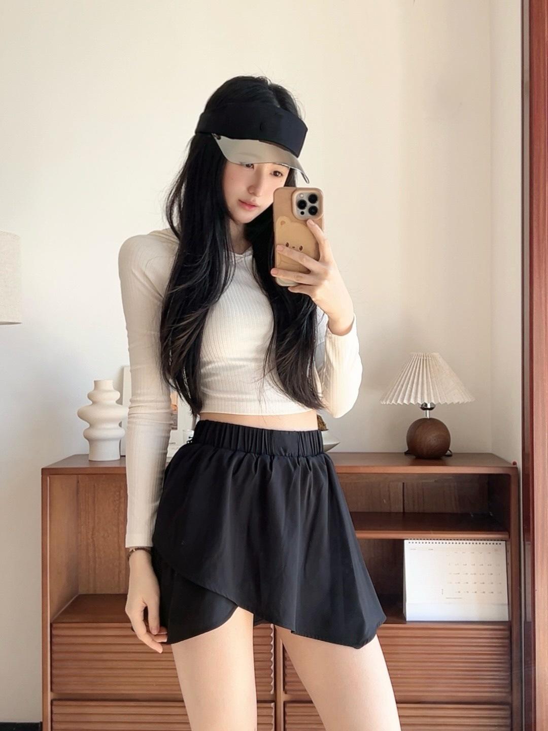 

ALO Women s High Waist Tennis Skirt - Quick Dry, Anti-Exposure, Breathable Pleated Skirt with Yoga Shorts and High Elasticity for Golf or Outdoor Use. Medium чорний
