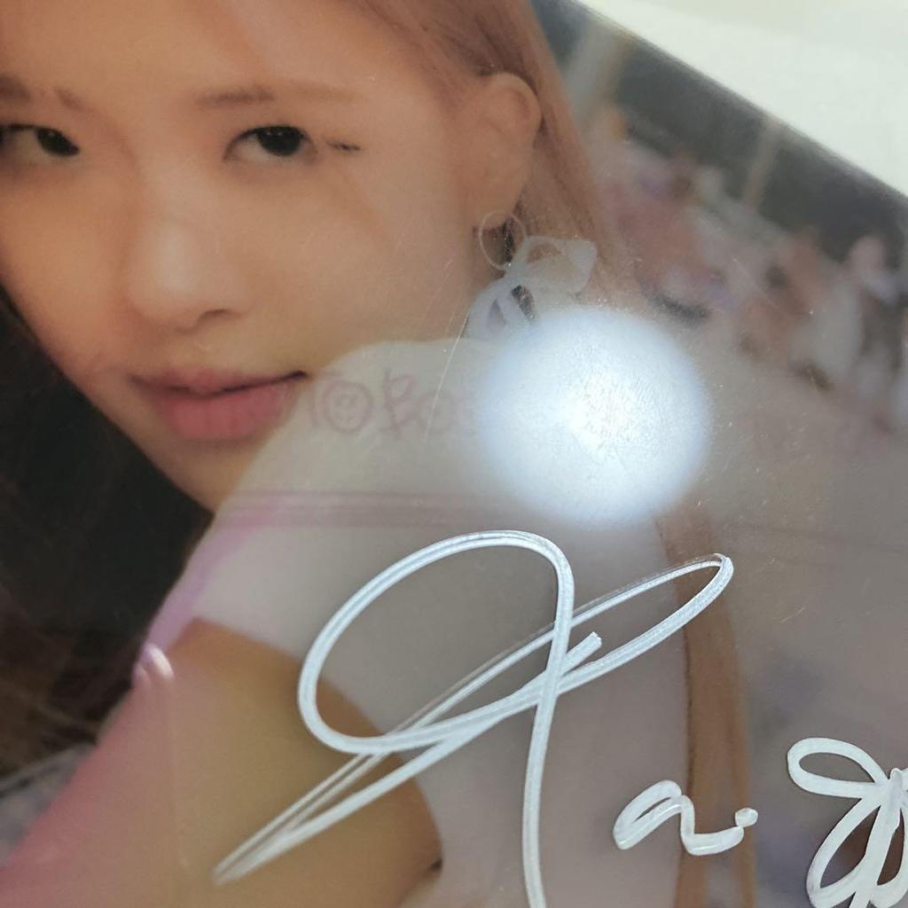 [USED] Blackpink Rosé autographed handwritten transparent postcard