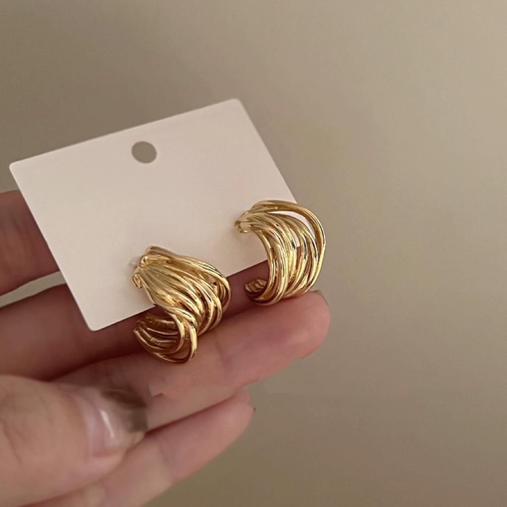 Real Gold-Plated Silver Needle Retro Flower Butterfly Pearl Stud Earrings - Exquisite High-End Design.