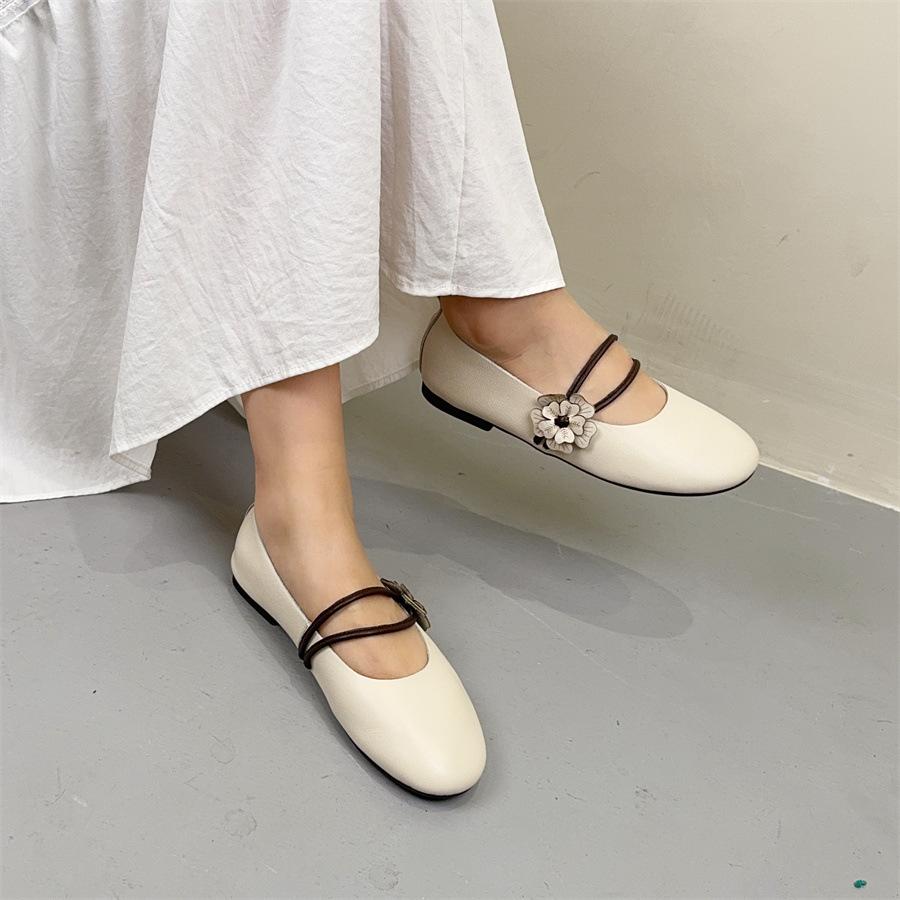 

Johnature Comfortable Soft Sole Round Toe Flower Genuine Leather Shallow Retro Versatile Women s Flat Shoes 35 бежевий