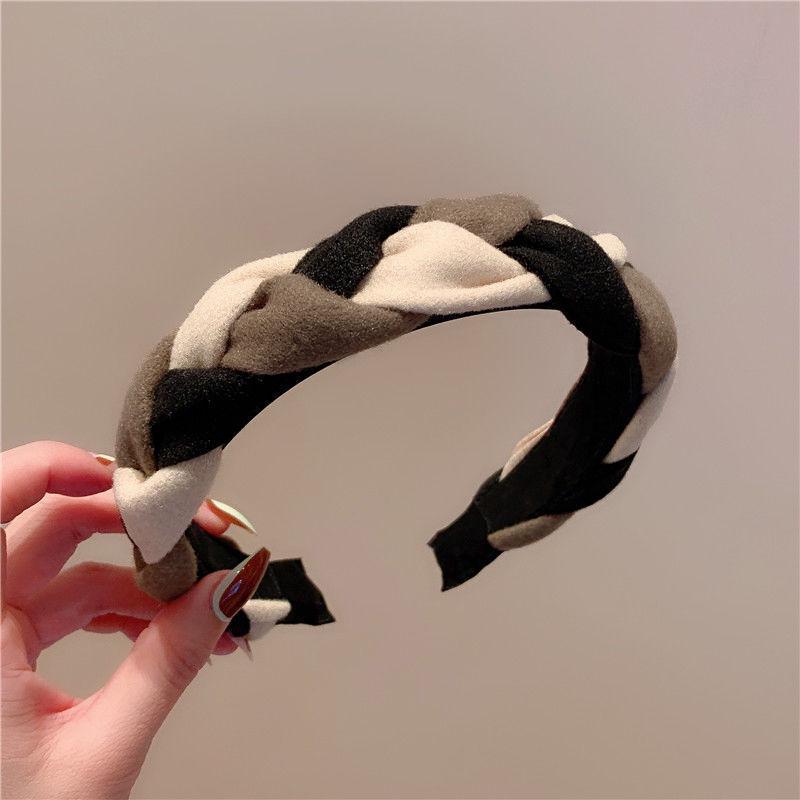 Hepburn Style Knitted Fishtail Braid Wide-Brimmed Headband for Women - Versatile and Elegant Hair Accessory