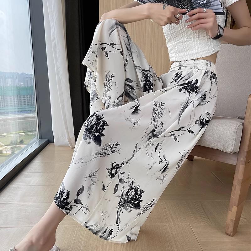 Dámské Capri kalhoty s vysokým pasem a širokými nohavicemi z ledového hedvábí: Tisk tušovou malbou, Styl Léto 2024, Volný a splývavý.