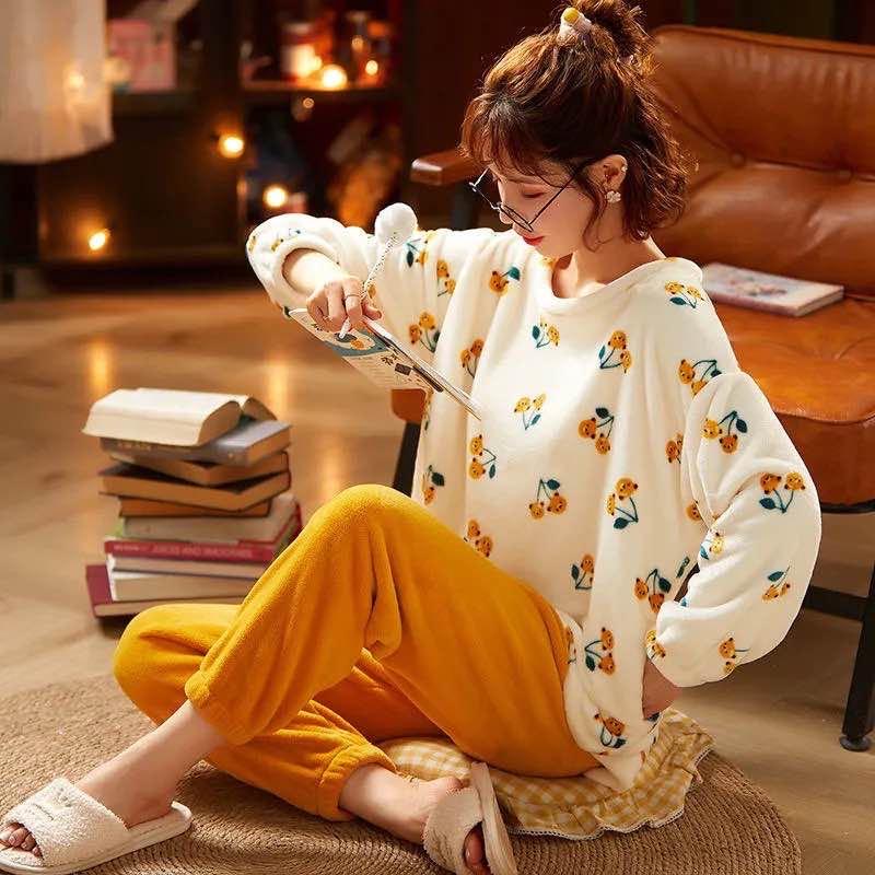 Women's Long-Sleeve Flannel Pajamas - Cute Cartoon Coral Fleece Set for Fall & Winter