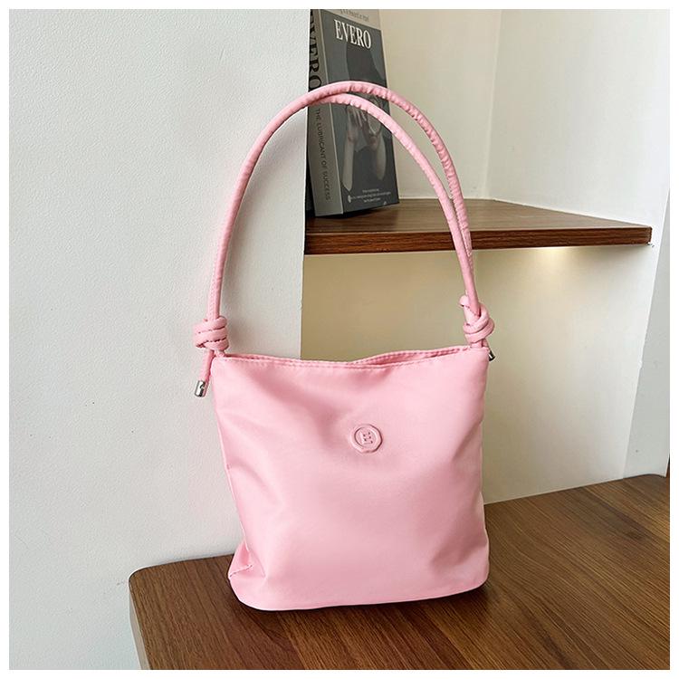 Женская трендовая текстурированная сумка через плечо 2025