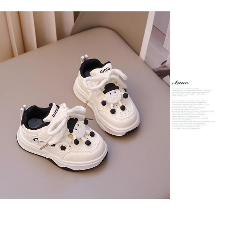 Children's Little White Shoes Spring and Autumn New Girls Cartoon Pendant Low-top Board Shoes Korean Version of Boys Breathable Sports Shoes