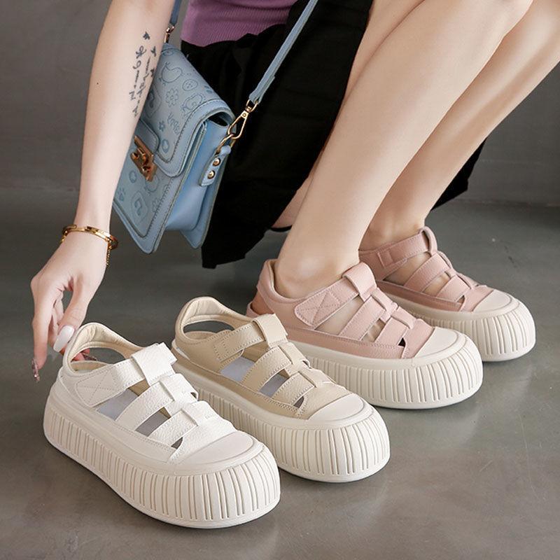 Sandály s dutou taškou na hlavu dámské léto 2025 nové internetové celebrity prodyšné malé bílé boty studentská platforma ležérní sportovní boty