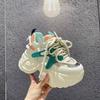 Små höjdökande sneakers Nya andningsbara mesh dad muffin plattformssneakers Mångsidiga vardagsskor damskor