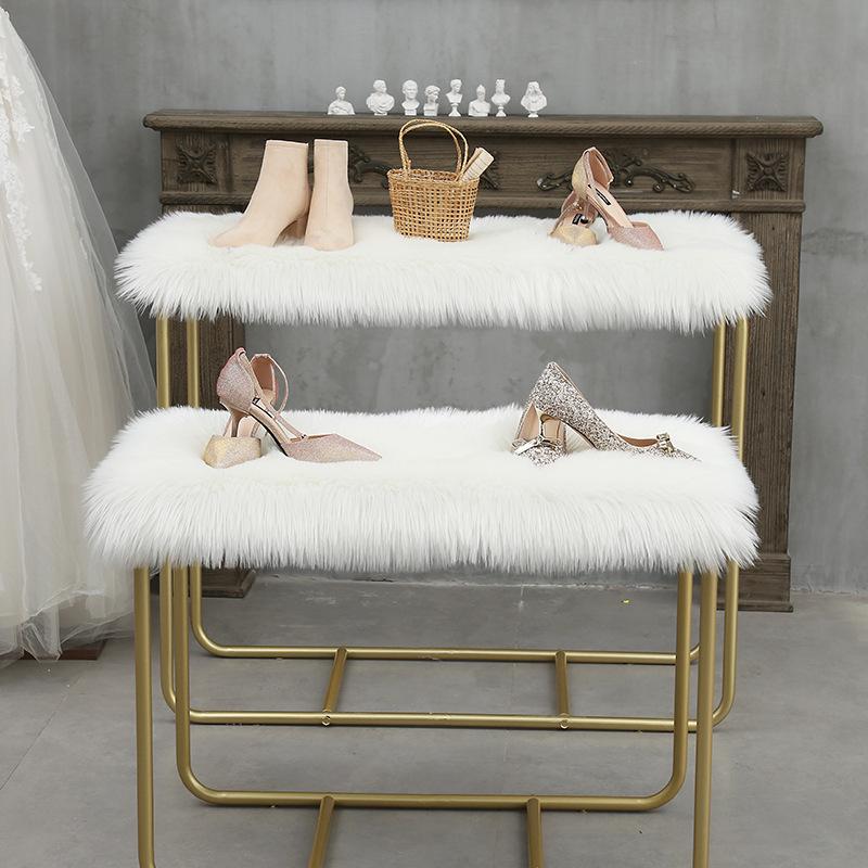 Coperta decorativa per mensola espositiva e finestra in finta lana bianca
