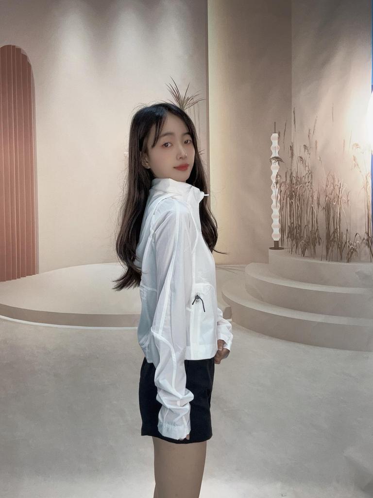 Women's Slim Fit Breathable Sports Jacket: Sun Protection for Spring & Autumn Outdoor Activities, Yoga, Hiking.