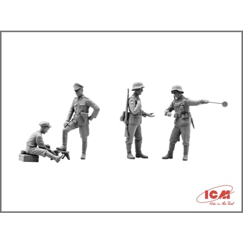 ICM 1/35 German Admiral Open Staff Car with Figure Plastic Model 35471