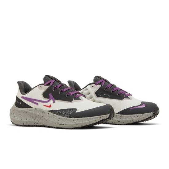 

Nike Wmns Air Zoom Pegasus 39 Shield Light Bone Vivid Purple DO7626-003 EU 38.5 фіолетовий