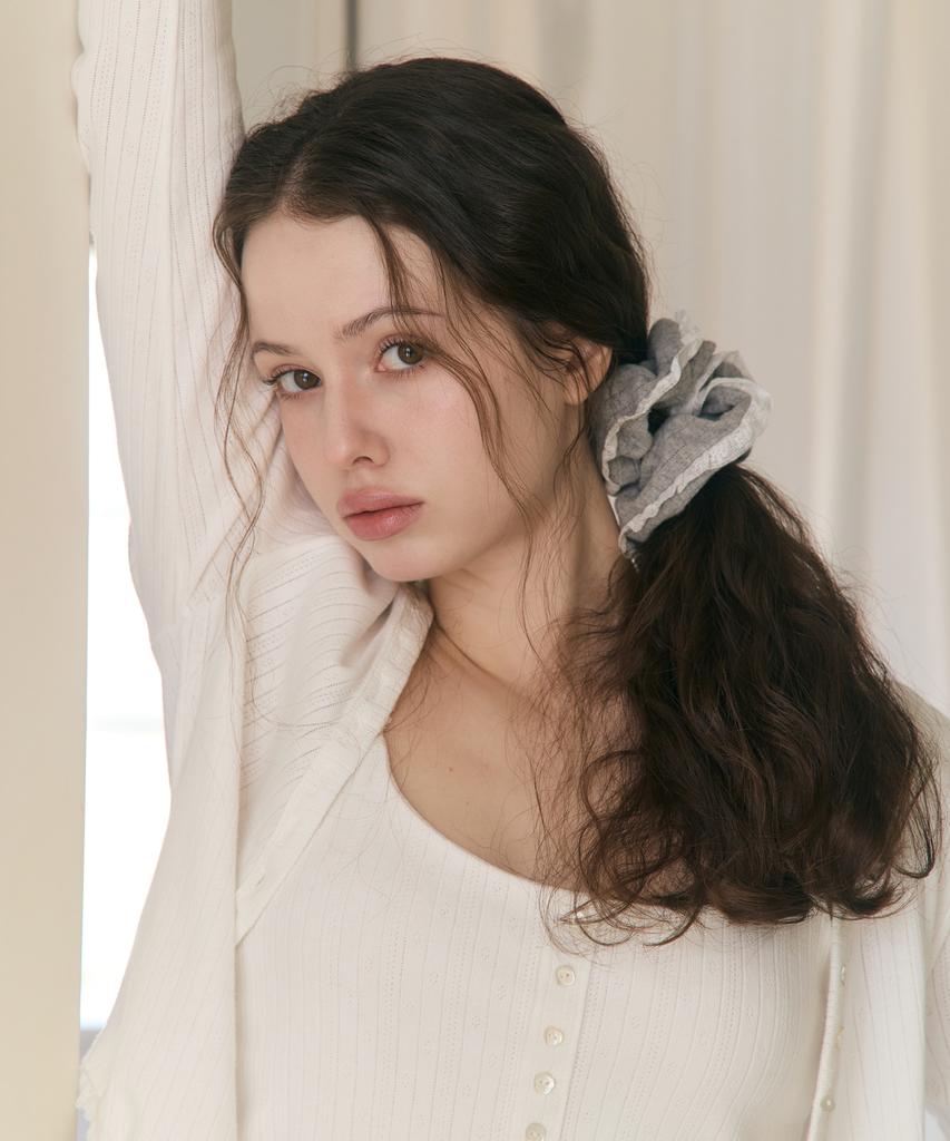 Roseanne Sweet Dreams Scrunchie (Gray)