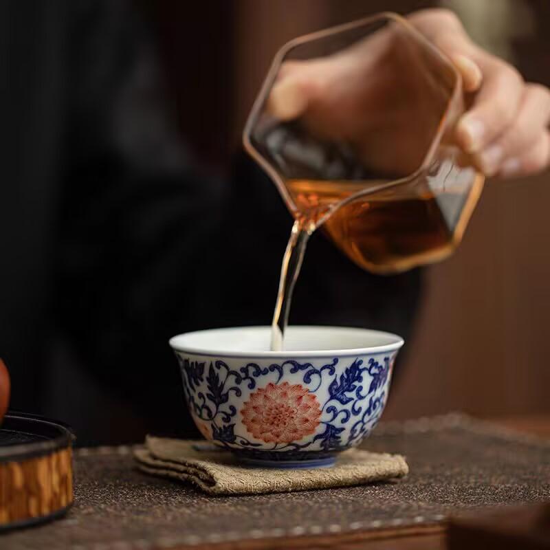 Hongyue Ceramics Antique Blue And White Large Capacity Master Cup Kung Fu Tea Set National Style Baoxiang Chrysanthemum Drink Tea Taste Tea Cup Gift
