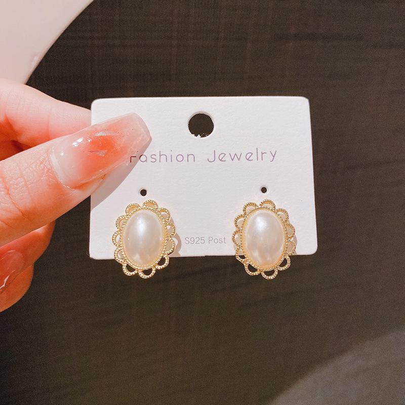 Korean Elegant Pearl Stud Earrings for Women: Versatile, High-Class Style Jewelry