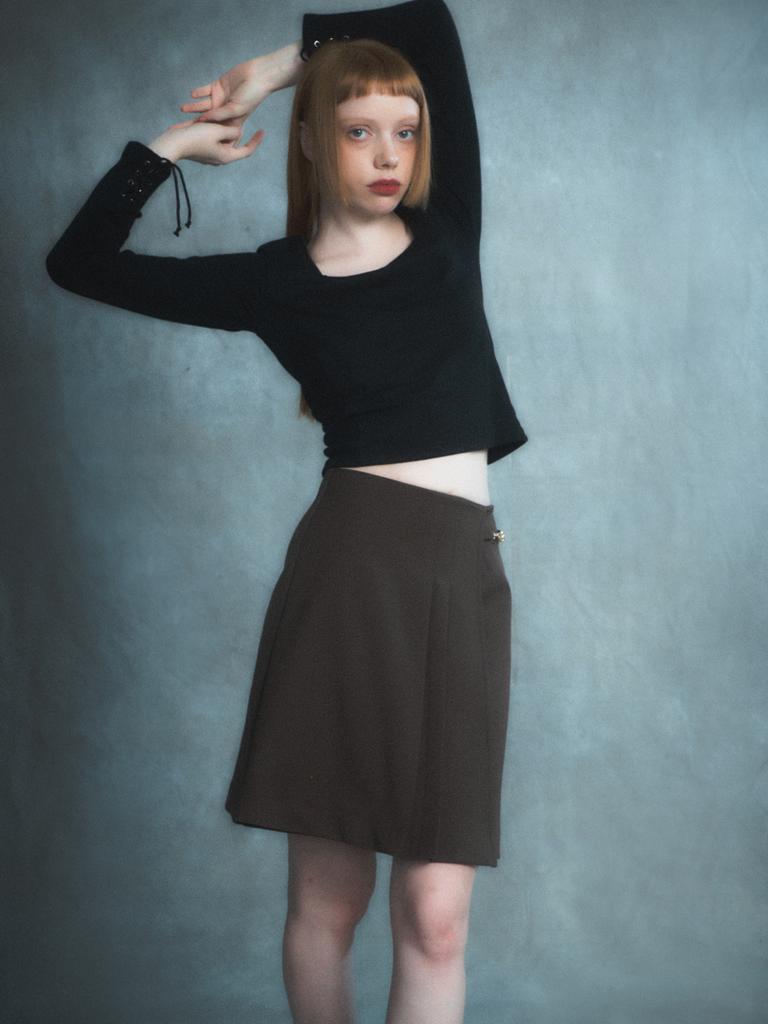 Renezmia Pleated Point Mini Skirt_Brown