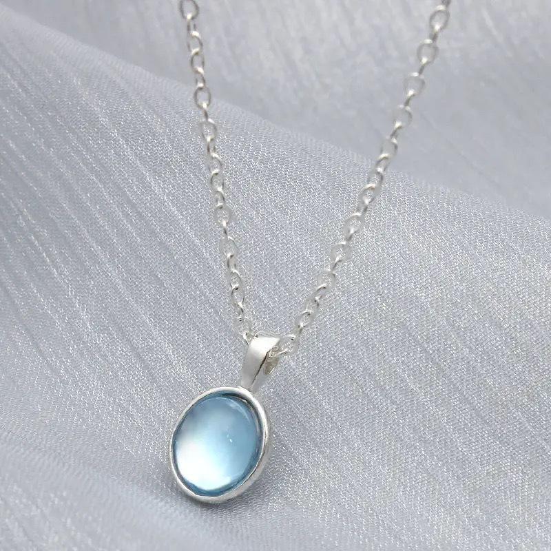 Design A Simple and Elegant Necklace with A Moonstone Pendant, Suitable for All Occasions and Perfect for Collarbone