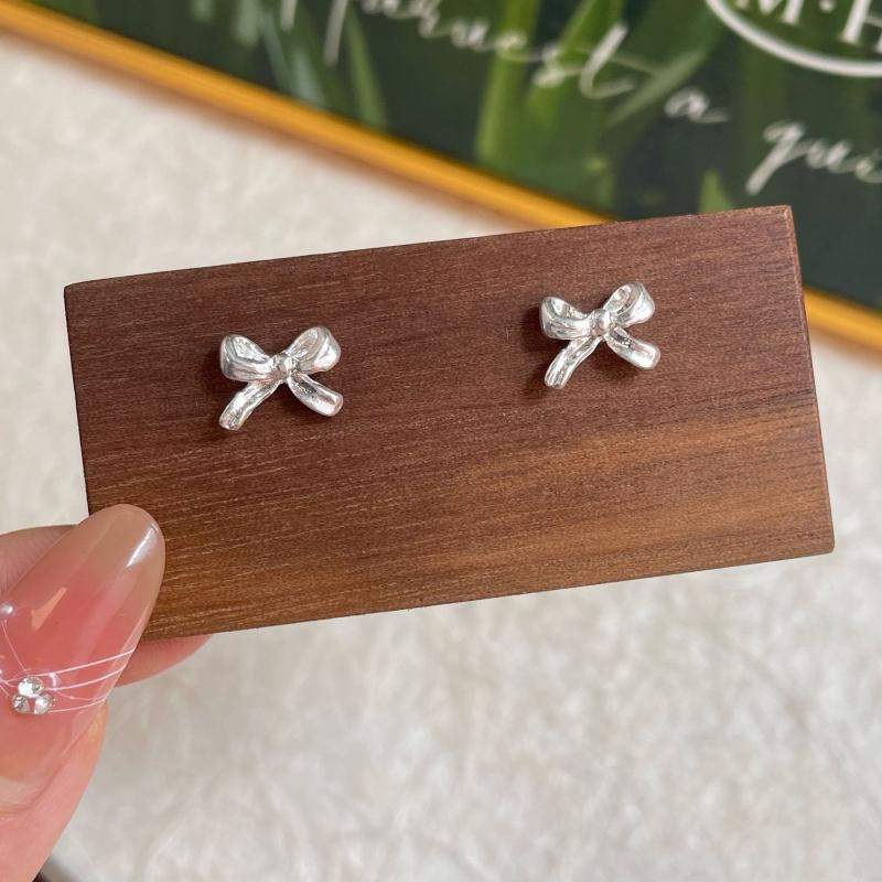 

Sweet Stud Earrings Butterfly Bow Pearl Stud Earring for Women Fine Jewelry High Luxury Vintage Accessories SS93